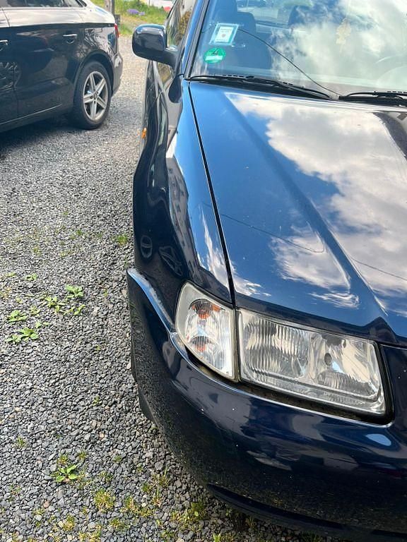 Używany Audi A3 Ambiente 90 KM (66 kW) 1998 Purpurowy Hatchback