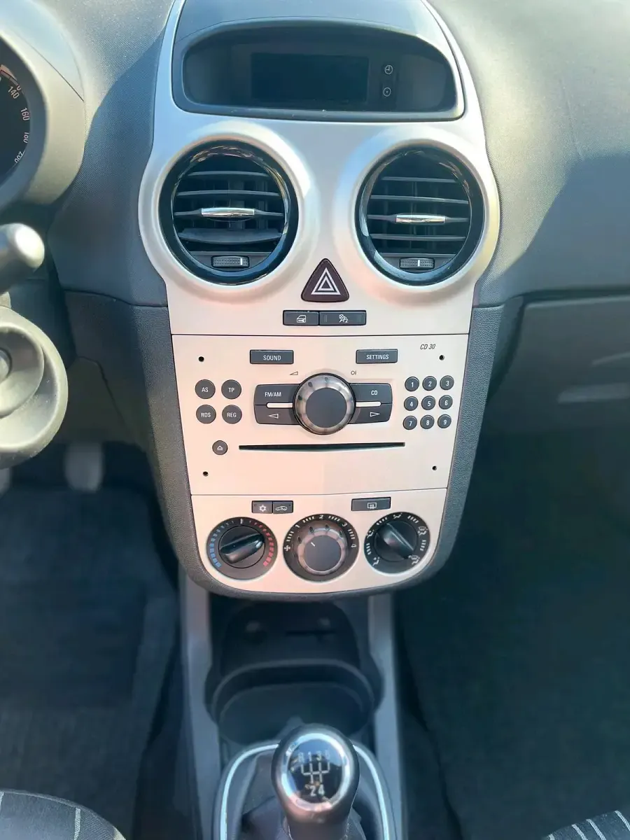 Second-hand Opel Corsa 60 CP (44 kW) 2007 Argintiu Hatchback
