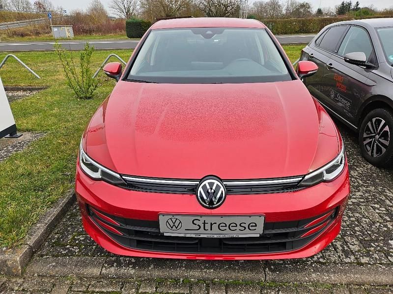 Gebraucht VW Golf VIII Life 116 PS (85 kW) 2025 Rot Limousine
