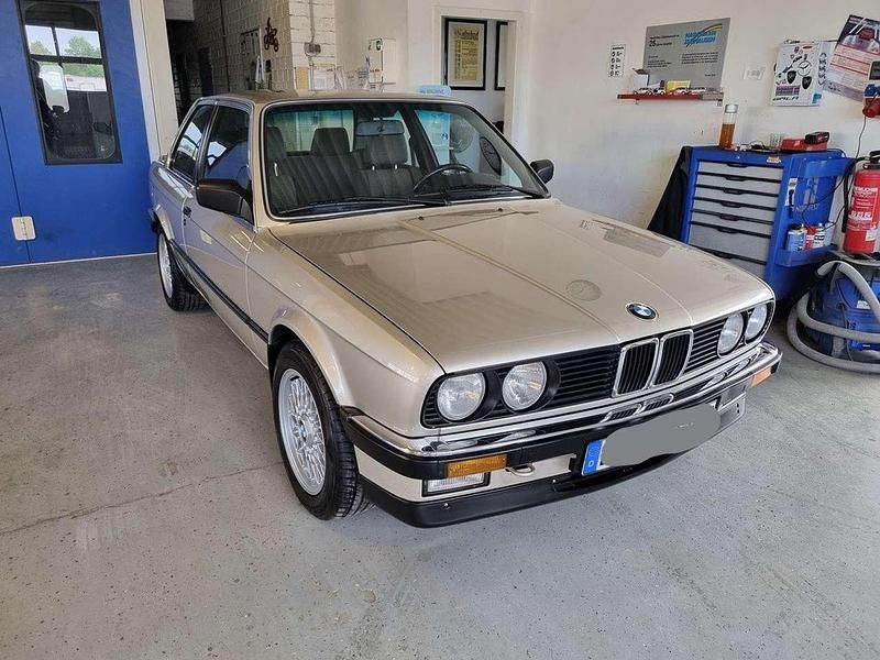 Beige Gebraucht 1985 BMW 325 Limousine | 31.900 € - Bild 1/4