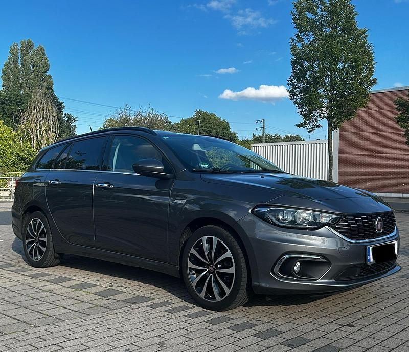 Grau Gebraucht 2016 Fiat Tipo Lounge Kombi | 8.400 € (Fairer Preis) - Bild 1/4