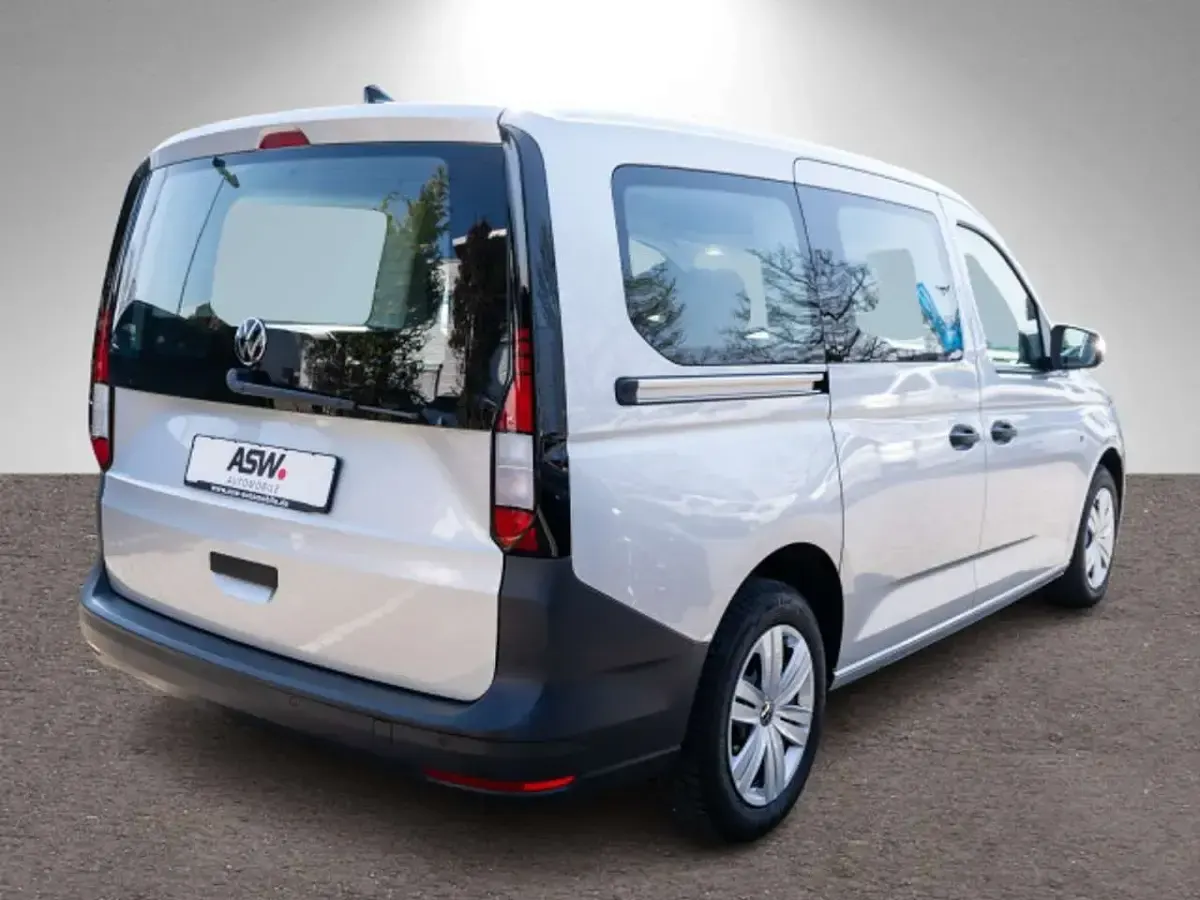 Gebraucht VW Caddy Maxi 102 PS (75 kW) 2023 Reflexsilber metallic (metallic) Van / Kleinbus