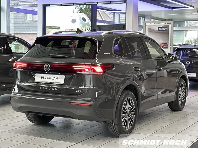 Neu VW Tiguan 150 PS (110 kW) 2026 Uranograu (grau) SUV