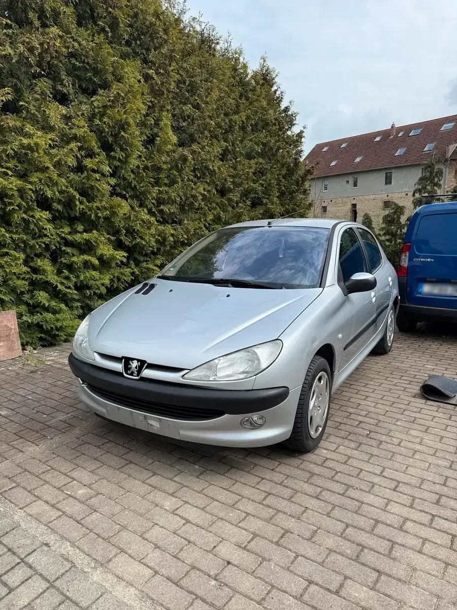 Gebraucht Peugeot 206 60 PS (44 kW) 2004 Silber Limousine
