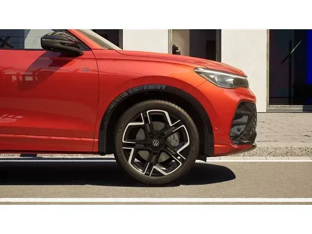 Gebraucht VW Tiguan Style 272 PS (200 kW) 2025 Persimmon red metallic SUV