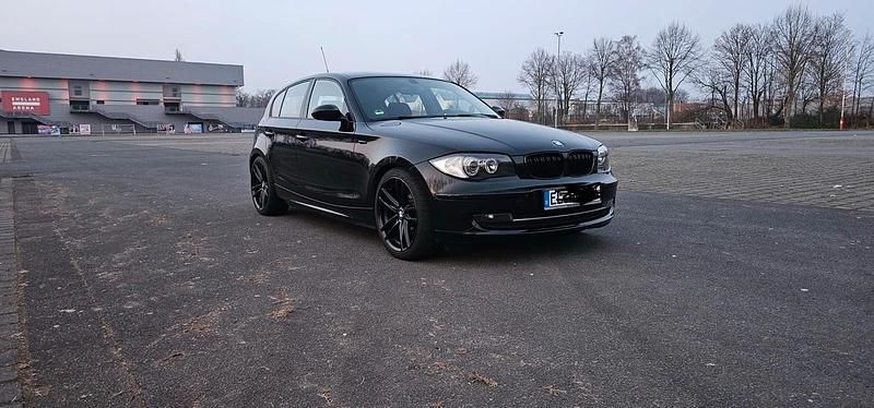 Schwarz Gebraucht 2007 BMW 118 Kleinwagen | 8.200 € - Bild 1/4