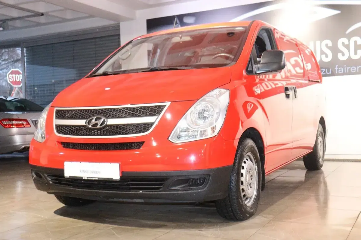Gebraucht Hyundai H-1 116 PS (85 kW) 2012 Rot Van / Kleinbus