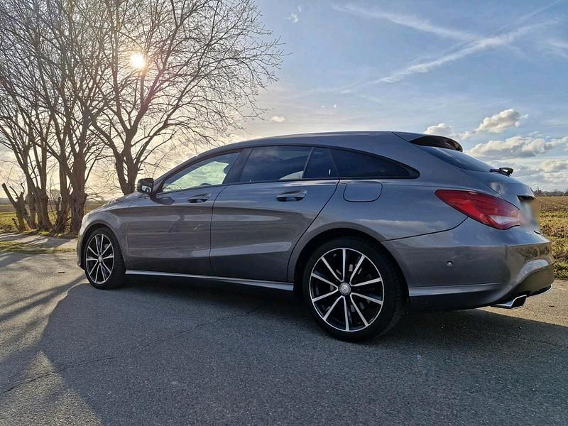 Gebraucht Mercedes CLA200 136 PS (100 kW) 2015 Grau Kombi