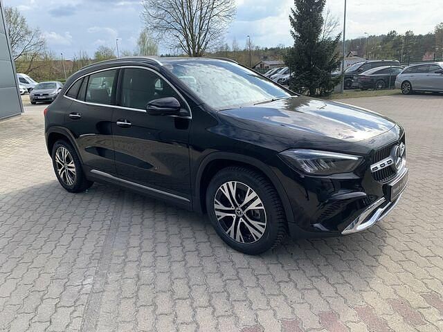Gebraucht Mercedes GLA180 Progressive 136 PS (100 kW) 2024 Unilack nachtschwarz SUV