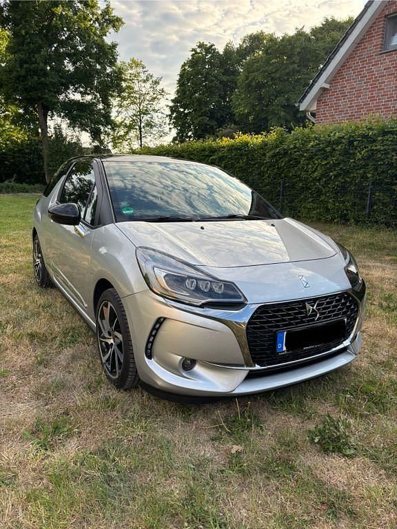Silber Gebraucht 2017 Citroën DS3 So Chic Kleinwagen | 7.990 € (Fairer Preis) - Bild 1/4