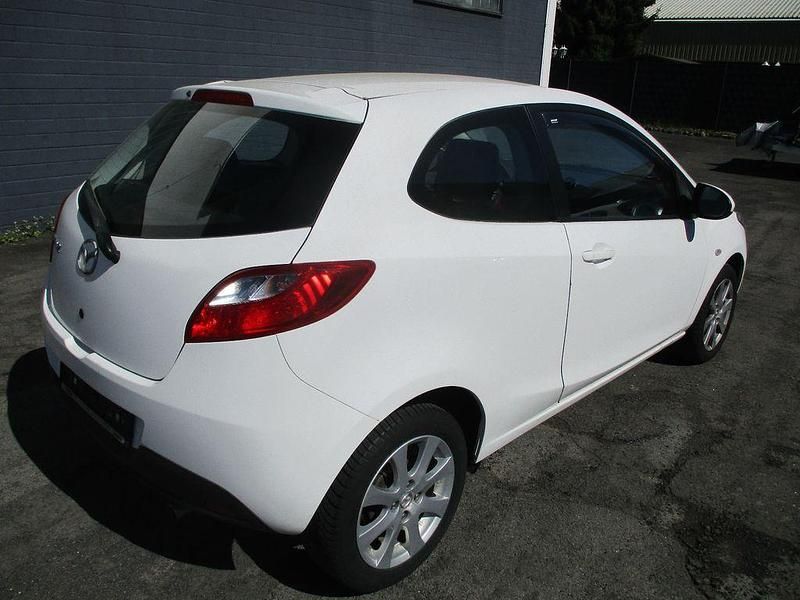 Gebraucht Mazda 2 75 PS (55 kW) 2010 Weiß Kleinwagen
