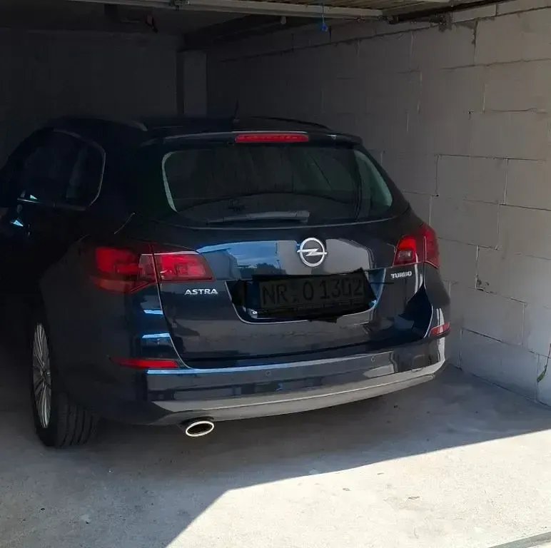 Gebraucht Opel Astra Sport 140 PS (102 kW) 2011 Schwarz Kombi