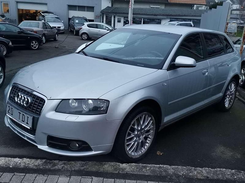 Lichtsilber metallic Gebraucht 2008 Audi A3 Sportback S-Line Kleinwagen | 4.999 € (Fairer Preis) - Bild 1/4