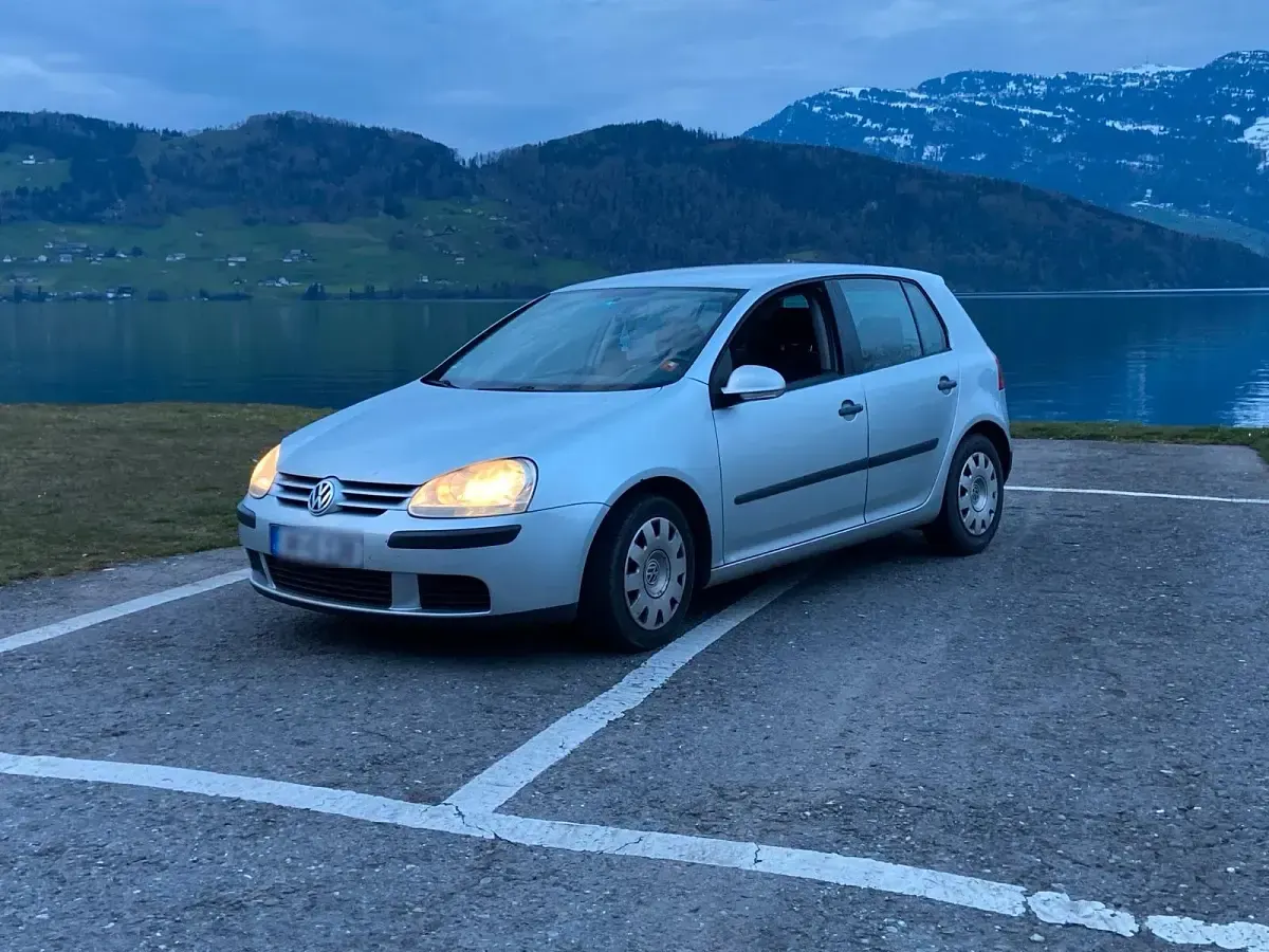 Gebraucht VW Golf V 105 PS (77 kW) 2005 Silber Kleinwagen