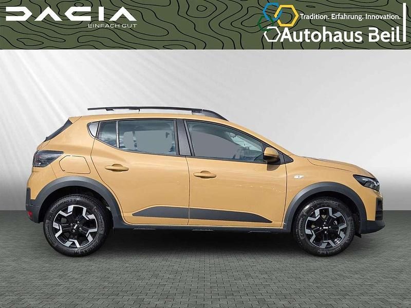 Neu Dacia Sandero Expression 110 PS (80 kW) 2026 Safaribeige Limousine