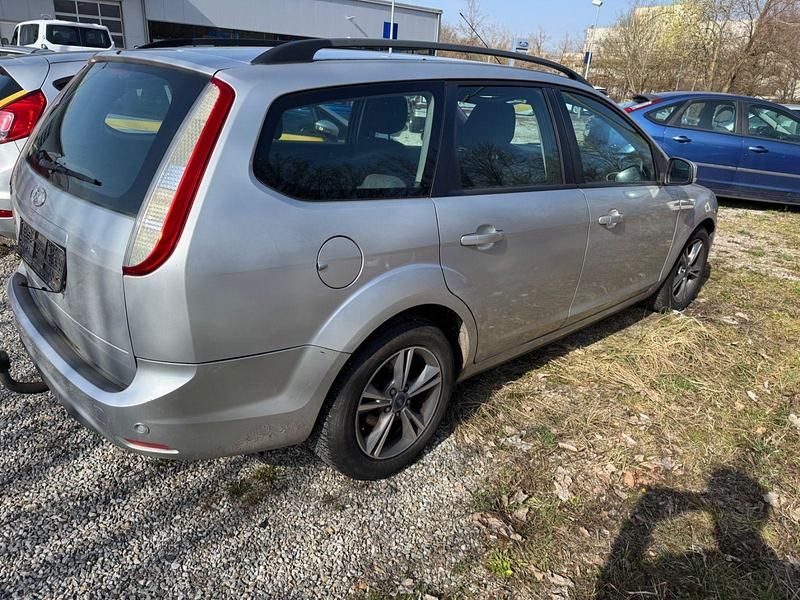 Gebraucht Ford Focus Style 101 PS (74 kW) 2008 Silber Kombi