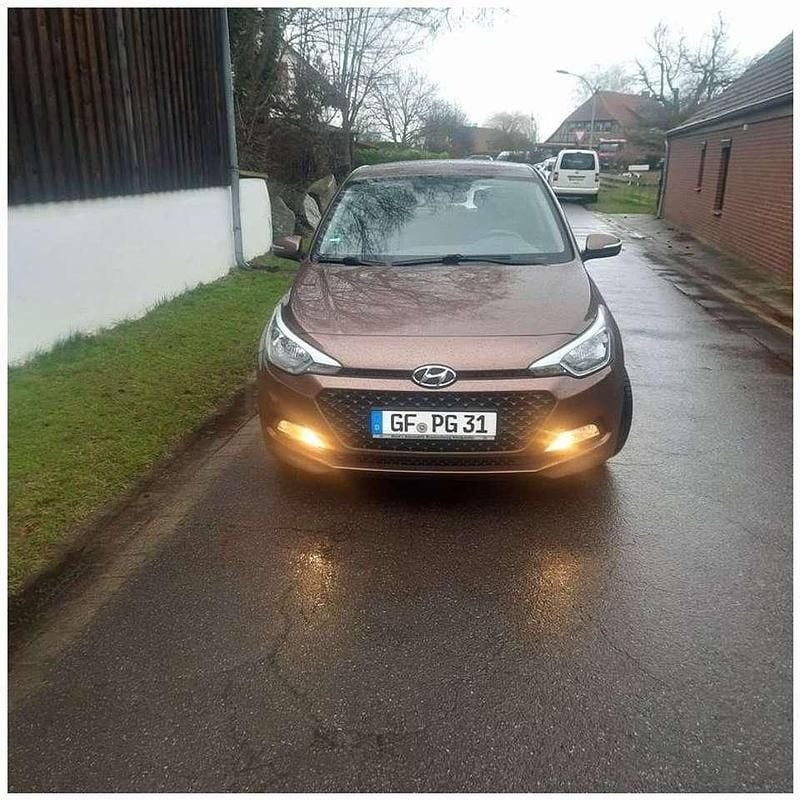 Gebraucht Hyundai i20 Trend 84 PS (61 kW) 2017 Braun Limousine