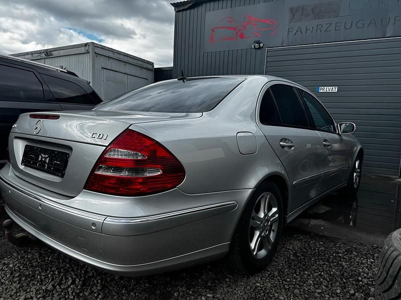 Gebraucht Mercedes E320 Avantgarde 204 PS (150 kW) 2004 Silber Limousine