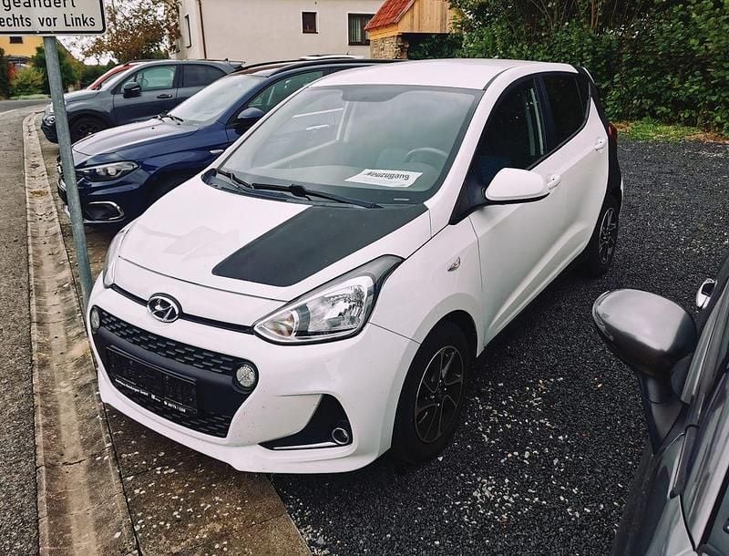Polar white Gebraucht 2019 Hyundai i10 Trend Kleinwagen | 7.950 € (Guter Preis) - Bild 1/4