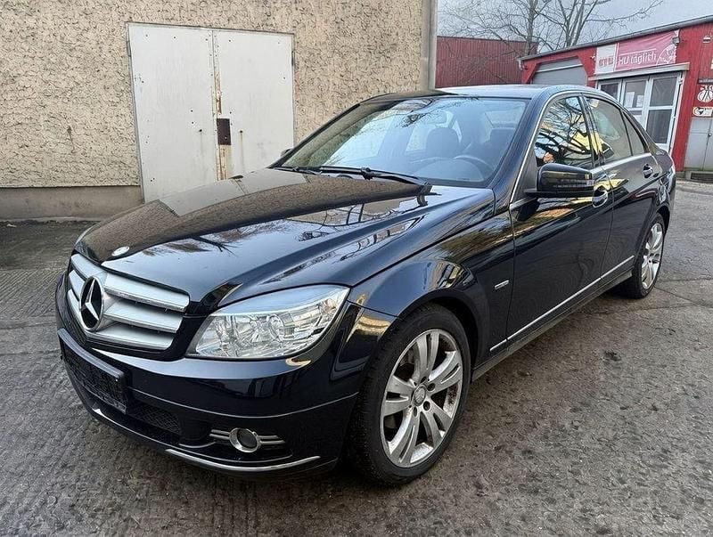 Obsidianschwarz Gebraucht 2011 Mercedes C200 Avantgarde Limousine | 7.900 € (Guter Preis) - Bild 1/4