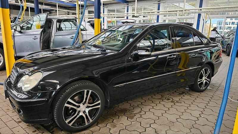 Gebraucht Mercedes C200 122 PS (89 kW) 2004 Schwarz Limousine