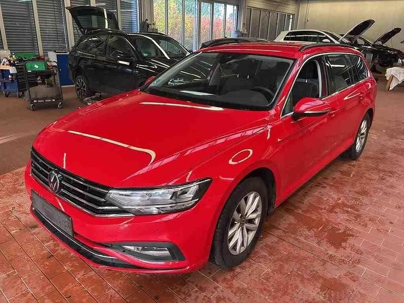 Rot Gebraucht 2023 VW Passat Business Kombi | 17.990 € (Superpreis) - Bild 1/4