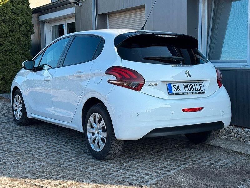 Gebraucht Peugeot 208 Active 99 PS (72 kW) 2017 Weiß Kleinwagen