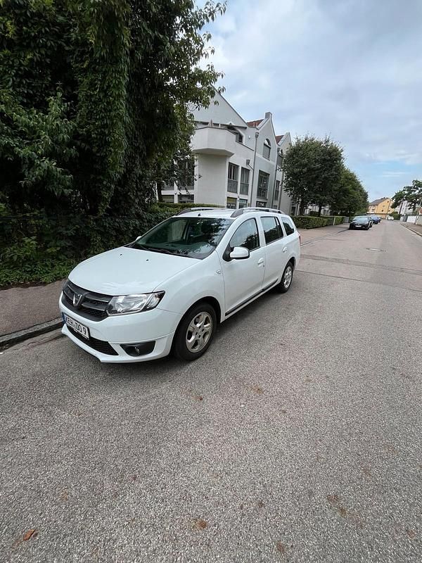 Weiß Gebraucht 2016 Dacia Logan Limousine | 5.499 € - Bild 1/4