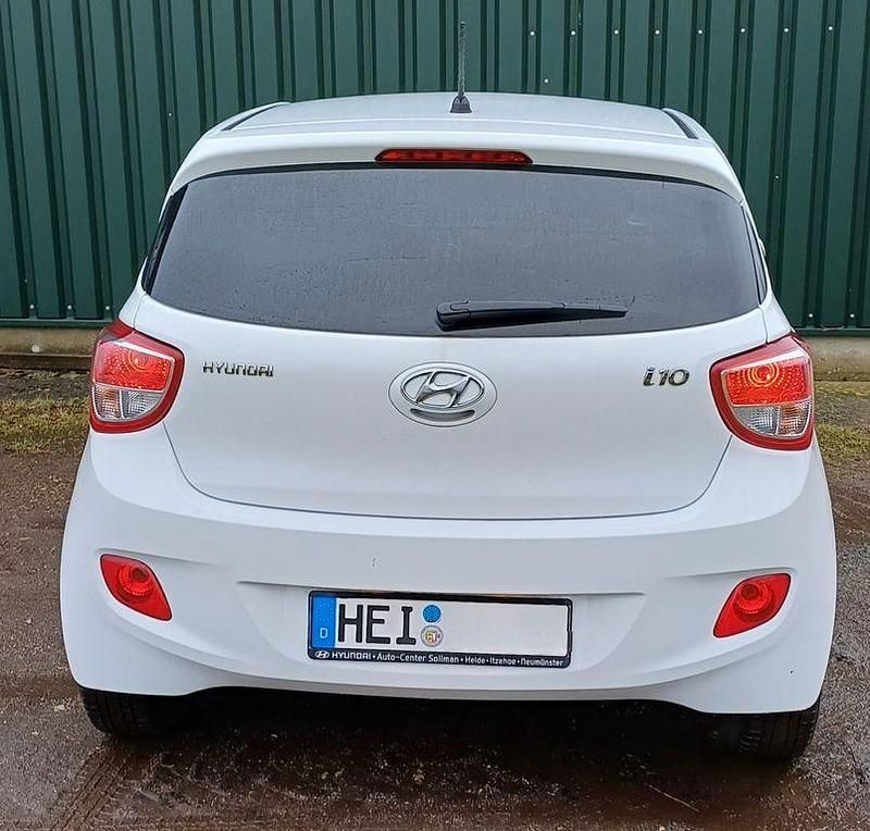 Gebraucht Hyundai i10 GO! 67 PS (49 kW) 2017 Weiß Kleinwagen