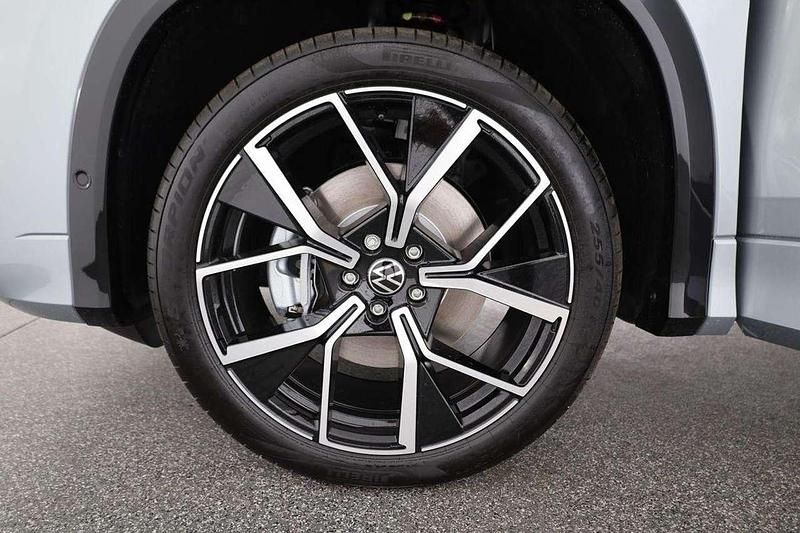 Neu VW Tayron R-line 193 PS (141 kW) 2025 Oyster silber metallic SUV