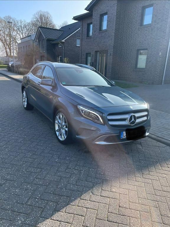 Gebraucht Mercedes GLA220 170 PS (125 kW) 2014 Blau SUV