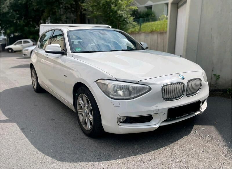 Weiß Gebraucht 2012 BMW 116 Urban Line Kleinwagen | 6.499 € (Fairer Preis) - Bild 1/4