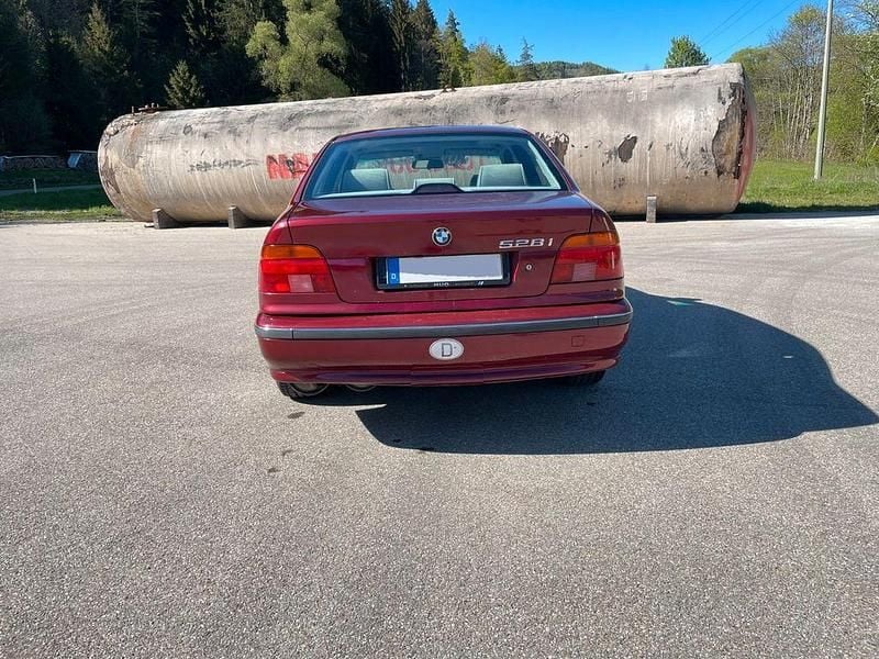 Second-hand BMW 528 193 CP (141 kW) 1996 Roșu Berlinǎ