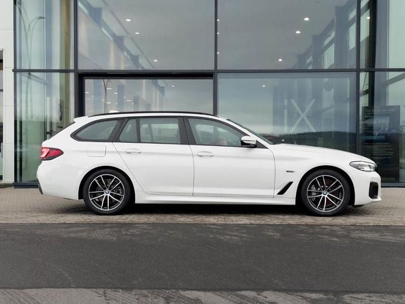 Gebraucht BMW 520 M Sport 204 PS (150 kW) 2022 Weiss Kombi