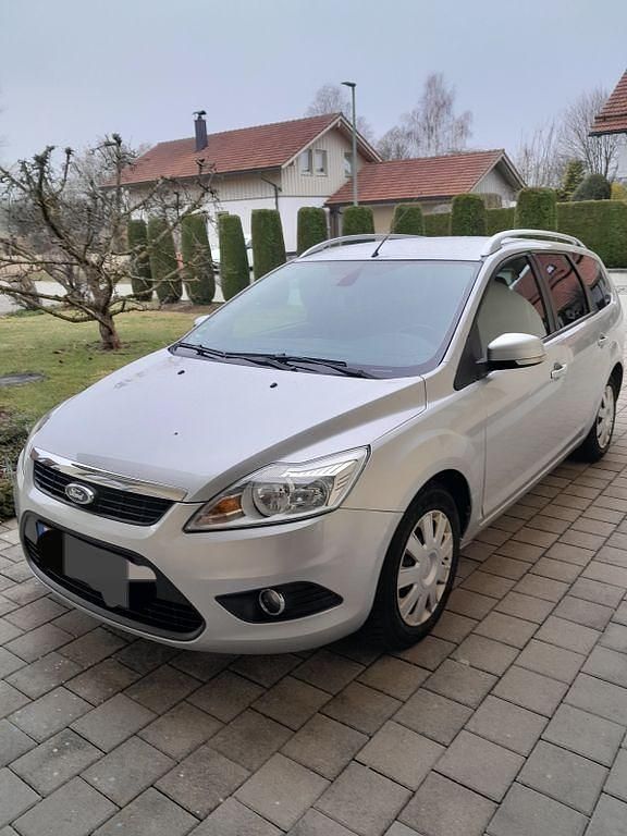 Gebraucht Ford Focus Ambiente 101 PS (74 kW) 2008 Silber Limousine