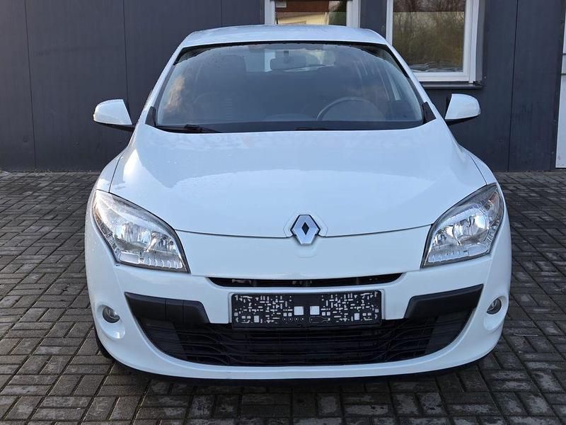 Gebraucht Renault Mégane Authentique 101 PS (74 kW) 2009 Weiß Limousine