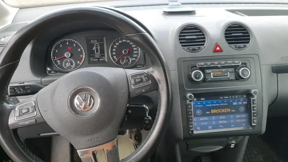 Gebraucht VW Caddy 105 PS (77 kW) 2011 Violet Van / Kleinbus
