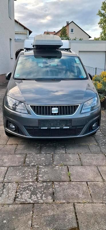 Grau Gebraucht 2015 Seat Alhambra Van / Kleinbus | 10.300 € (Fairer Preis) - Bild 1/4
