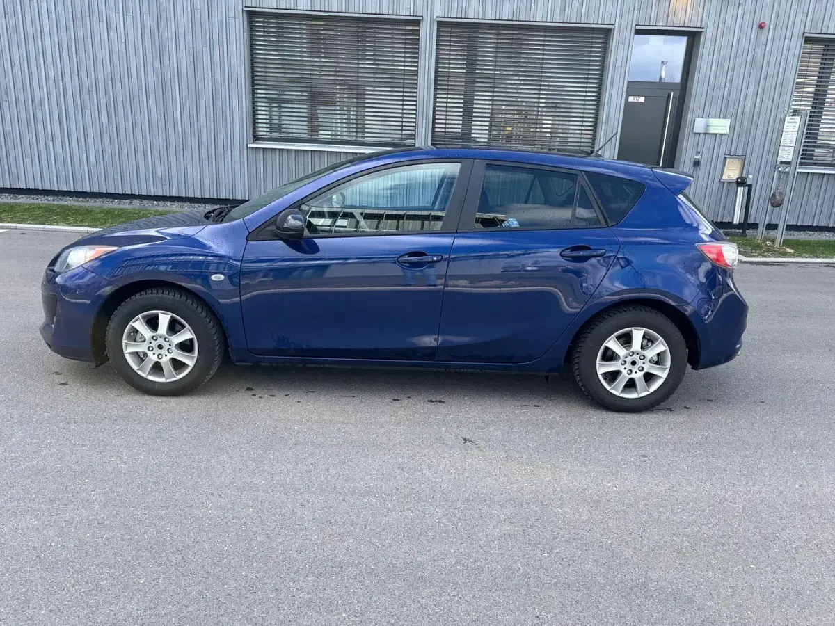 Używany Mazda 3 Kenko 105 KM (77 kW) 2013 Niebieski Sedan/Limuzyna