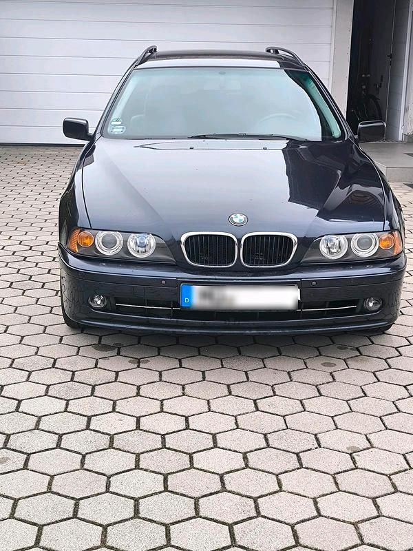 Blau Gebraucht 2001 BMW 520 Kombi | 2.500 € (Fairer Preis) - Bild 1/4