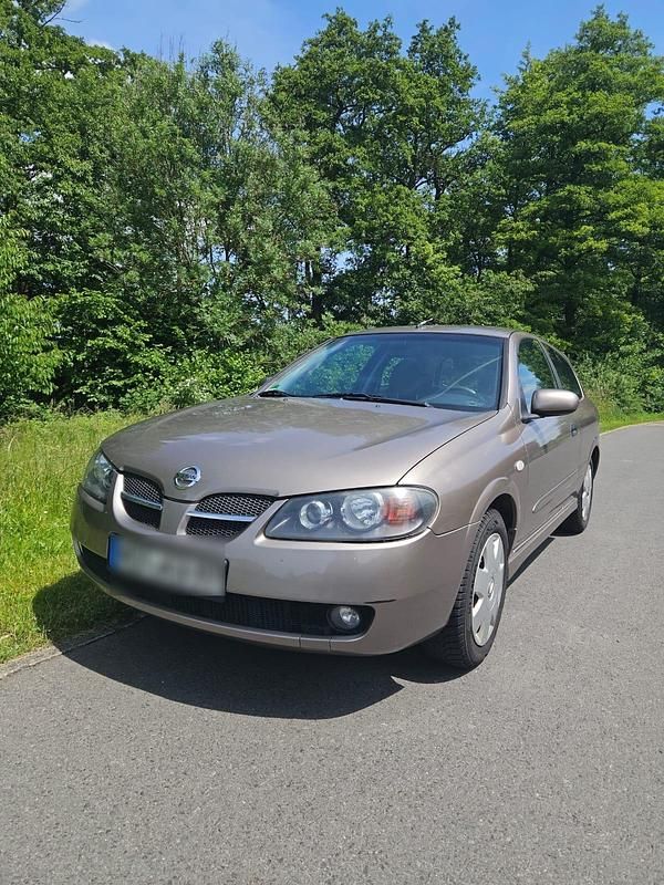 Braun Gebraucht 2005 Nissan Almera Kleinwagen | 1.600 € - Bild 1/4