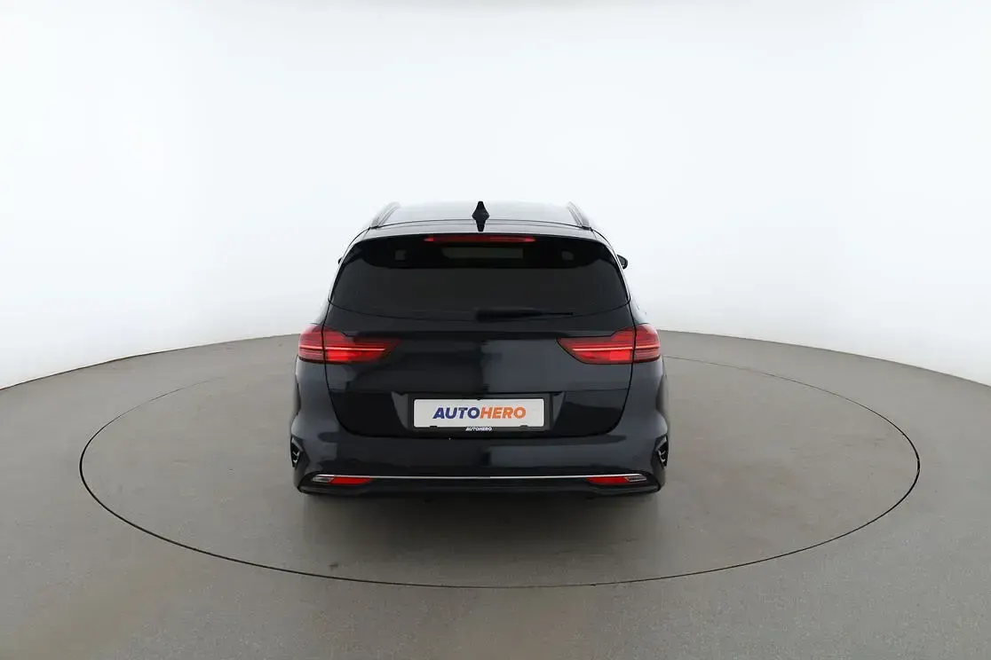 Gebraucht Kia Ceed Vision 160 PS (117 kW) 2022 Schwarz Kleinwagen