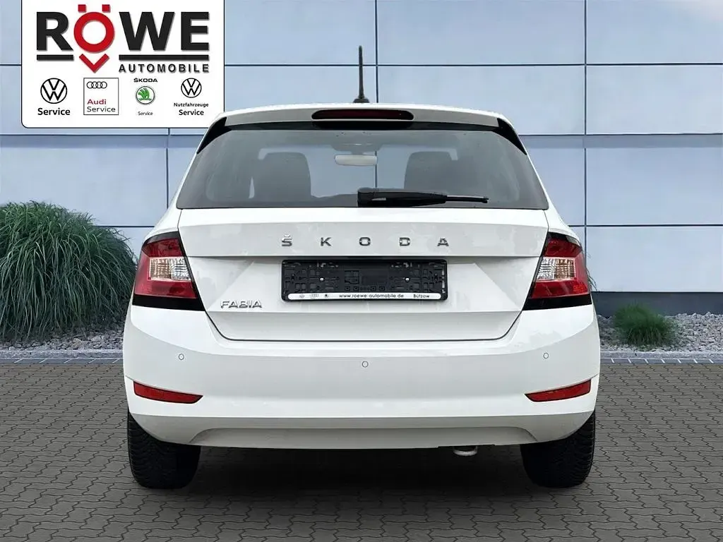 Gebraucht Skoda Fabia Ambition 60 PS (44 kW) 2021 Weiß Kleinwagen