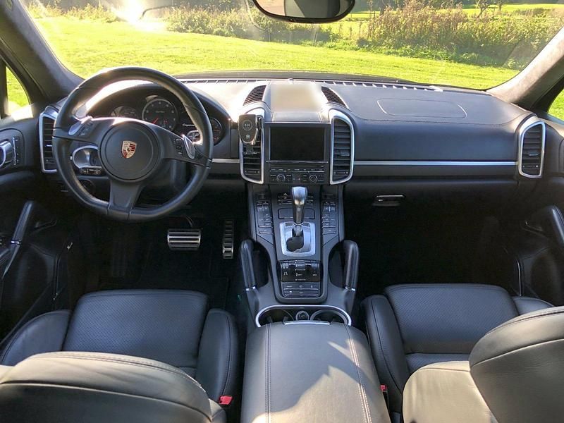 Gebraucht Porsche Cayenne Turbo 500 PS (367 kW) 2012 Schwarz SUV