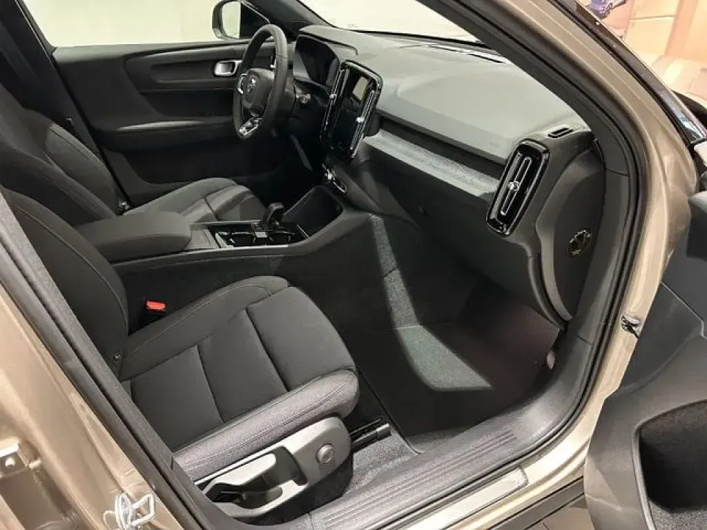 Gebraucht Volvo XC40 Plus 185 kW (252 PS) 2024 Bright dusk SUV