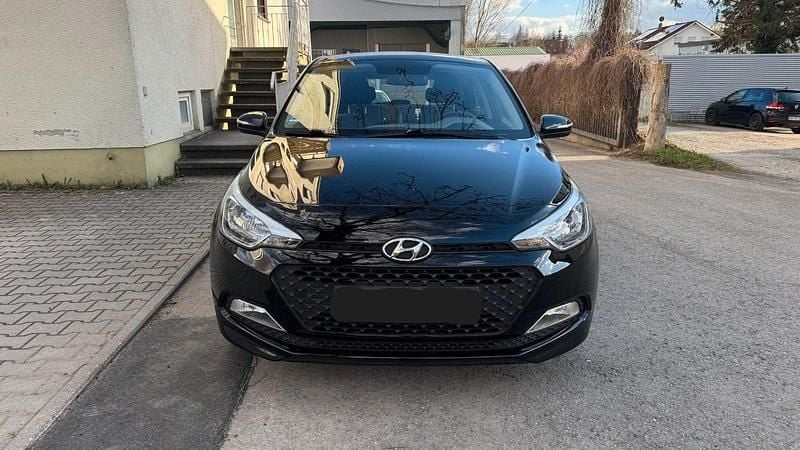 Gebraucht Hyundai i20 Classic 75 PS (55 kW) 2017 Schwarz Kleinwagen