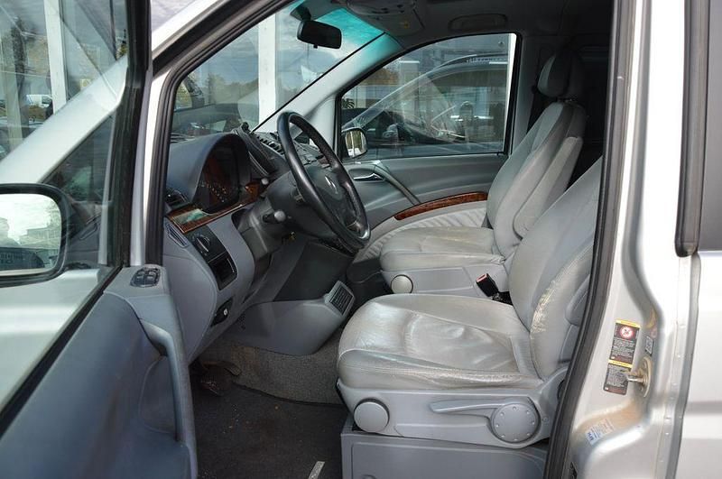 Gebraucht Mercedes Viano 150 PS (110 kW) 2004 Brillantsilber metallic Van / Kleinbus