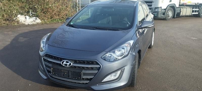 Gebraucht Hyundai i30 Passion 101 PS (74 kW) 2017 Grau Kombi