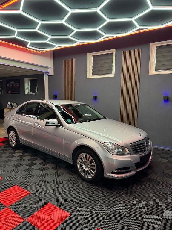 Silber Gebraucht 2011 Mercedes C180 Limousine | 9.699 € (Fairer Preis) - Bild 1/4
