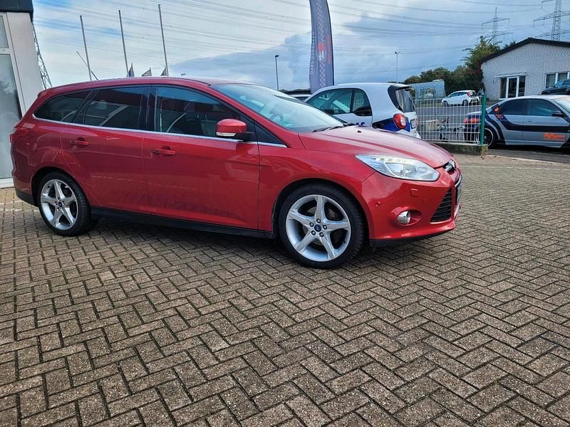 Rot Gebraucht 2012 Ford Focus Kombi | 3.500 € (Superpreis) - Bild 1/4